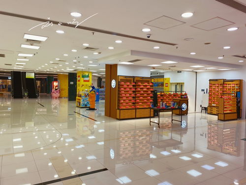 广东佛山这个老牌商场,曾是首家区域性购物中心,如今却没有人气